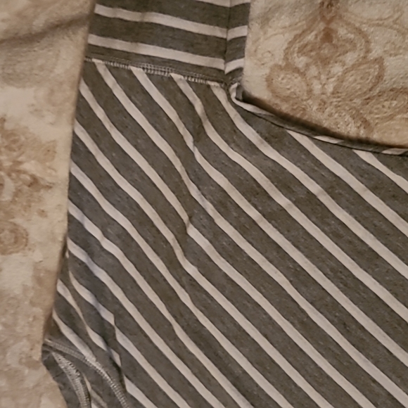 Cable & Gauge drop sleeve hi lo sweatshirt - Picture 2 of 4